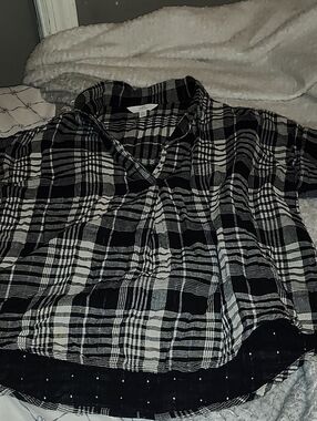 Time and Tru Black and White Plaid Button-Down Shirt